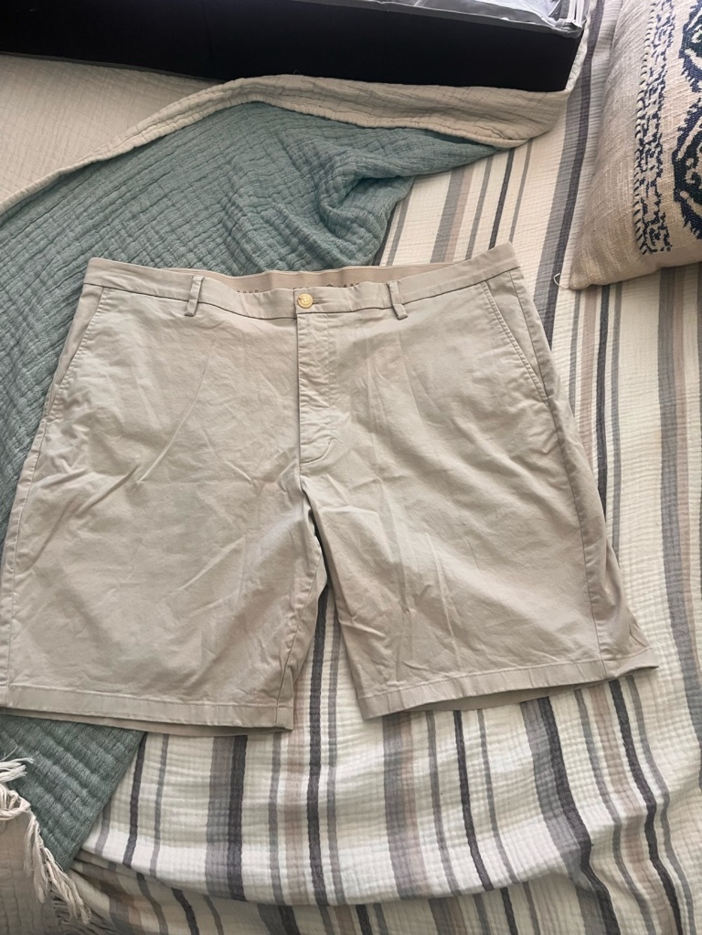 Joseph Abboud Men's Flat Front Shorts in Light Khaki size 42